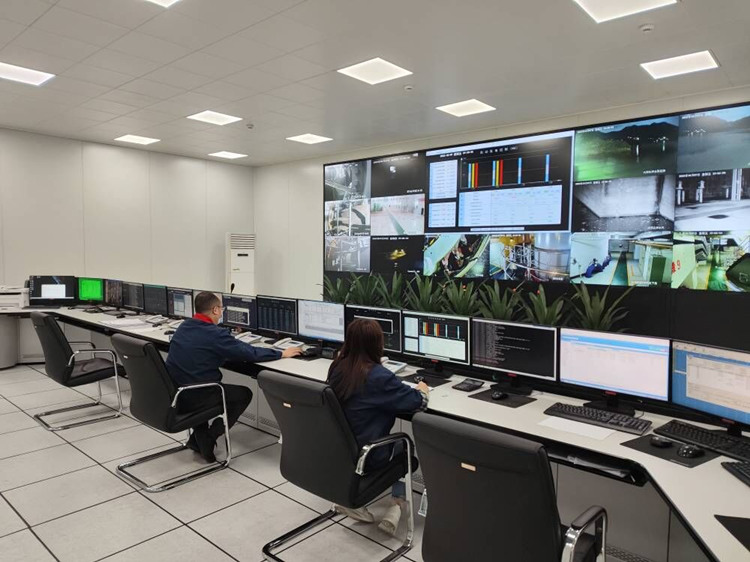 宝珠寺水力发电厂智能化车间一角。利州区委宣传部供图