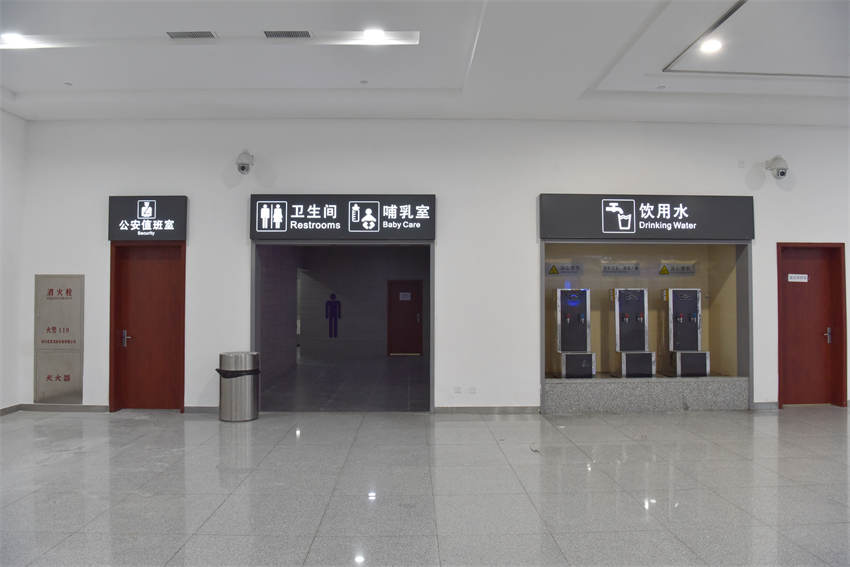 新候車樓的候車室均設有衛生間、開水器、哺乳室等設備設施，方便旅客出行。成都鐵路供圖