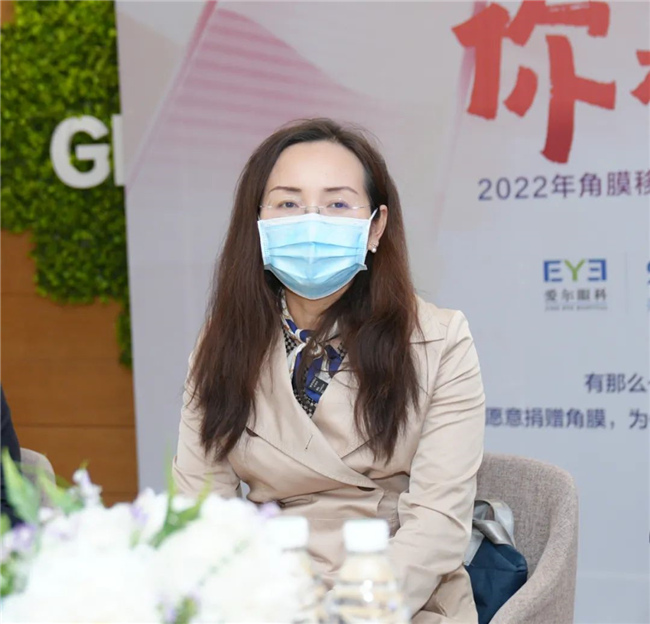 成都市成華區紅十字會常務副會長，黨組書記劉燕女士接受採訪中。成都東區愛爾眼科醫院供圖