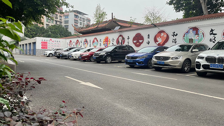 改造后干净整洁的远大小区。叙州区融媒体中心供图