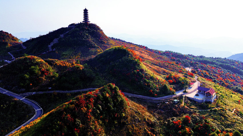 巴山大峡谷景区层林尽染秋意浓，宛如一幅幅山水画卷。宣汉县委宣传部供图