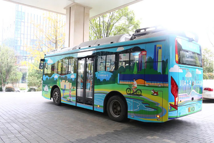 “公園城市號”公交車。天府新區融媒體中心供圖