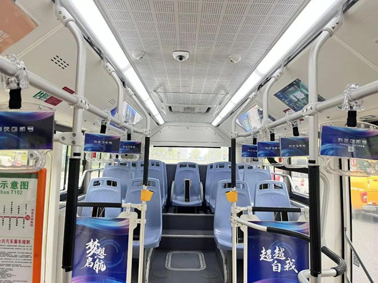 “科技創新號”公交車內部。天府新區融媒體中心供圖