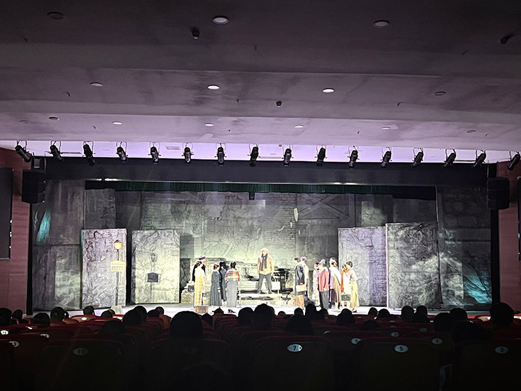 大型廉洁话剧《赵一曼》演出现场。叙州区融媒体中心供图