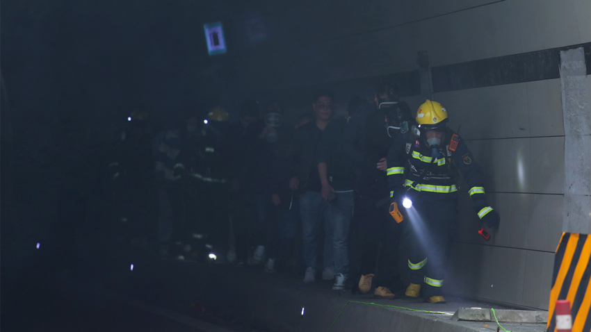 特长公路隧道综合应急救援演练现场。四川省消防救援总队供图