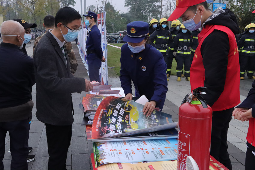 崇州市“119”消防宣傳月活動現場。崇州市消防救援大隊供圖