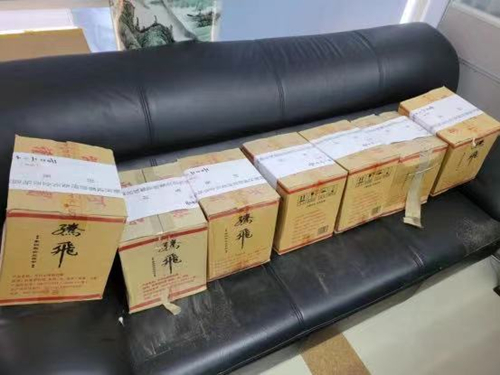 “午拦山”陈酿白酒。成都市市场监管局供图