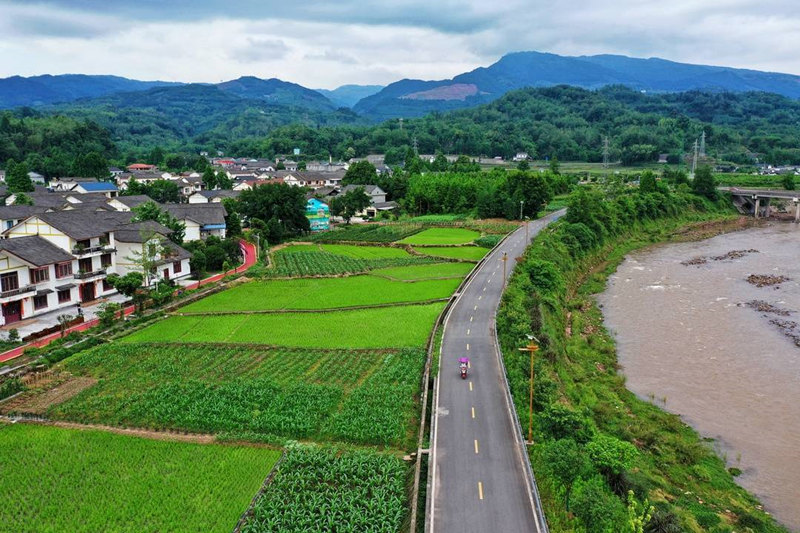 雅韵花溪旅游路。洪雅县委宣传部供图