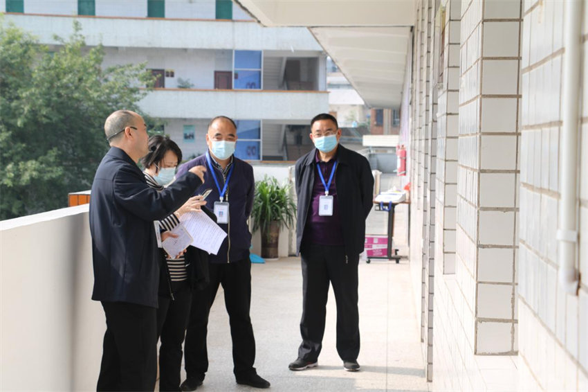 自贡开放大学荣县分校达标工程主要办学条件现场考察。荣县县委宣传部供图
