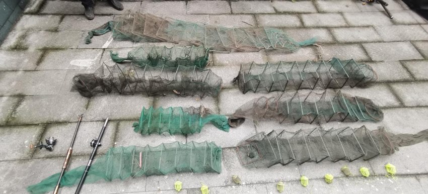 专案组查获的捕鱼工具。宜宾市公安局供图