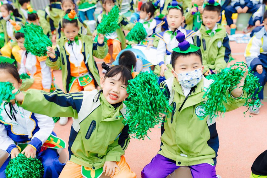 成都市盐道街小学通桂校区第六届“运动助创城，盐娃展风采”秋季运动会。学校供图