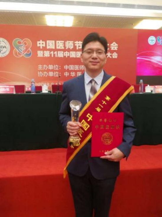 成都市第二人民医院胸心外科主任肖宗位获得“中国医师奖”。成都市第二人民医院供图