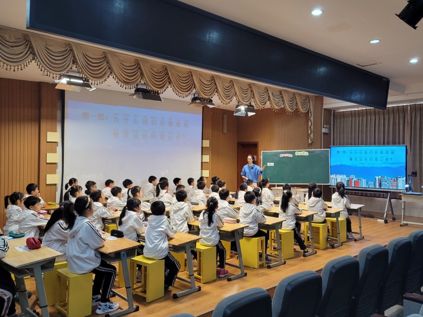 ”随处可见的绿水青山:精品课录制现场。成都市生态环境宣传教育与对外交流合作中心供图