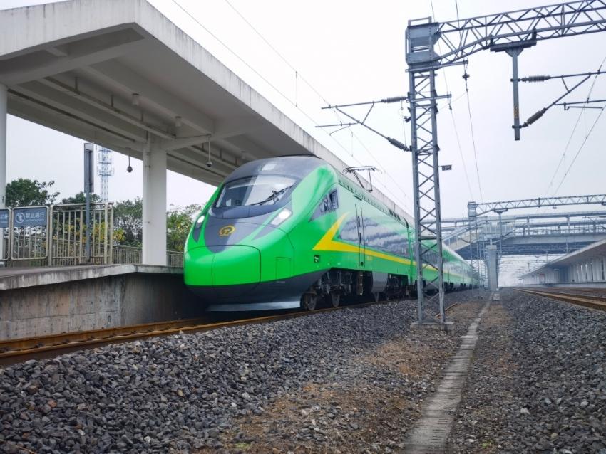 线路开通进入倒计时。中国铁路成都局集团有限公司供图