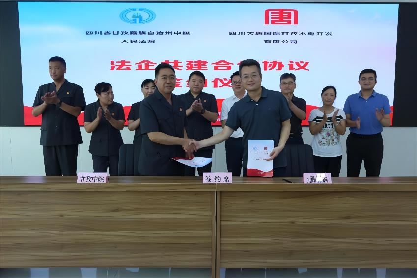 “宪”在行动，与法同行。袁菱艺摄