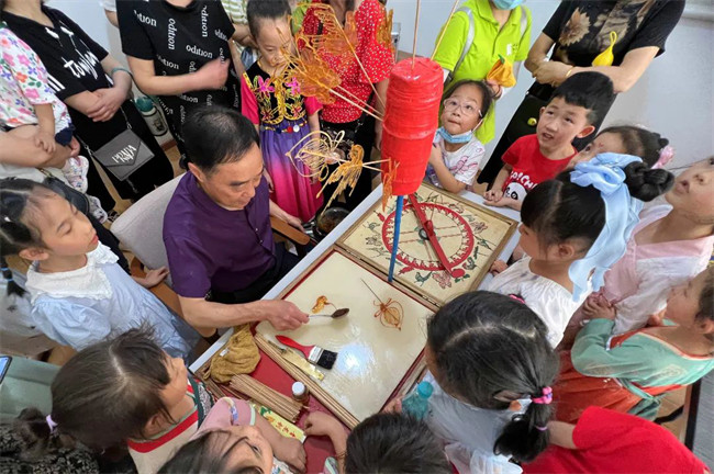 六一儿童节，中华优秀传统文化体验活动。成都市民宗局供图