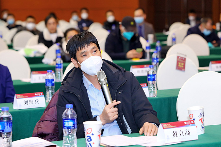 黄立高主任发言。成都仁品医院供图