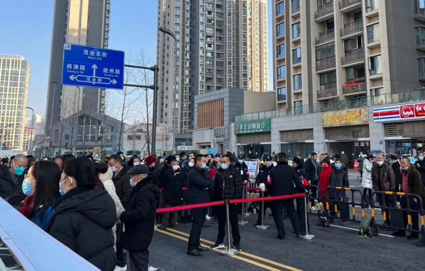 分房现场。万安街道供图