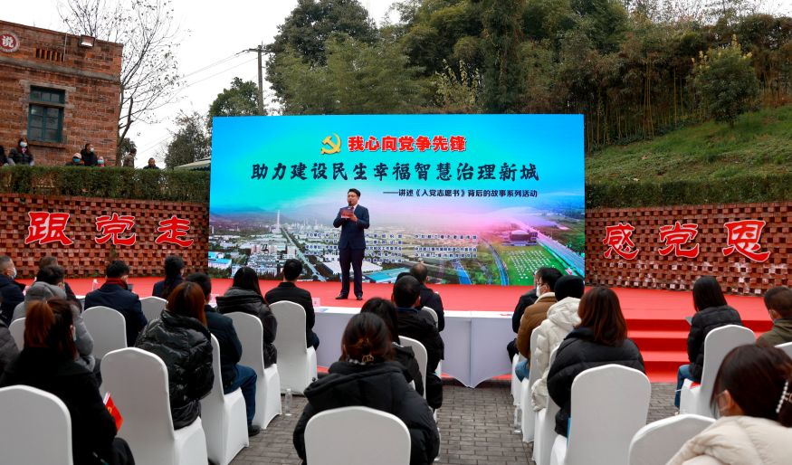 都江堰市行政审批局党员蔡欣然。都江堰市委宣传部供图