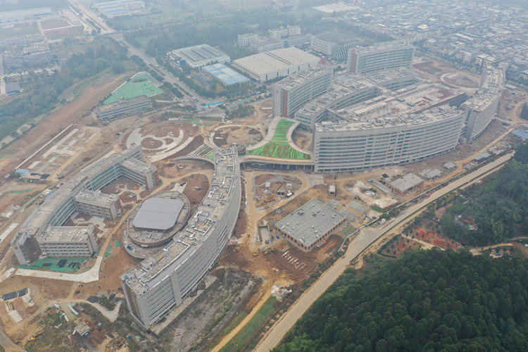 乐山市新区医院建设加紧推进。乐山日报社供图
