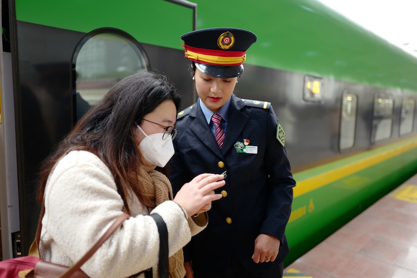 新成昆铁路成为今年春运最为热门的线路之一。成都铁路供图