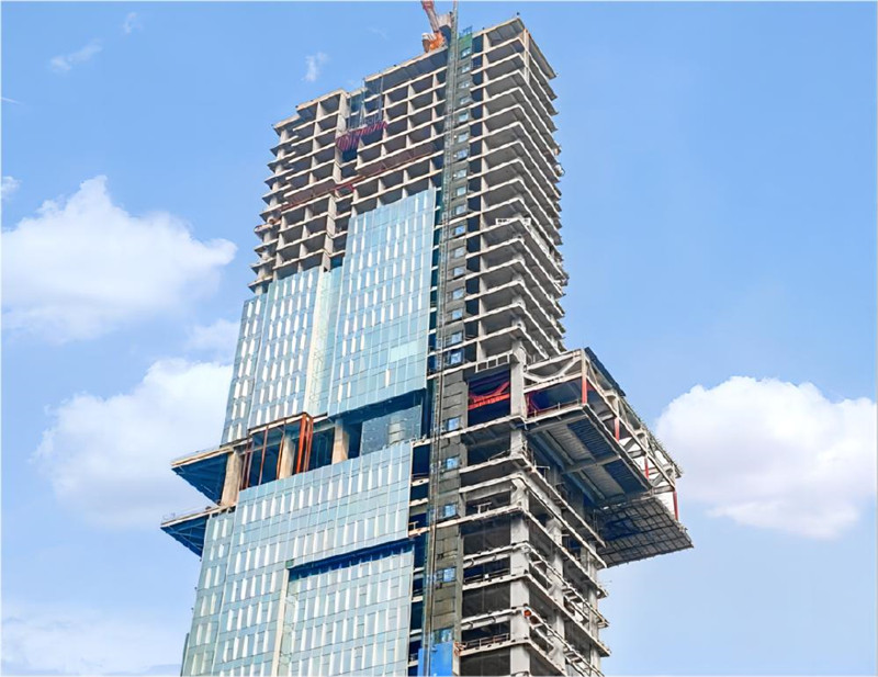 建设中的远大购物广场空中悬浮观景大堂。中国五冶集团供图