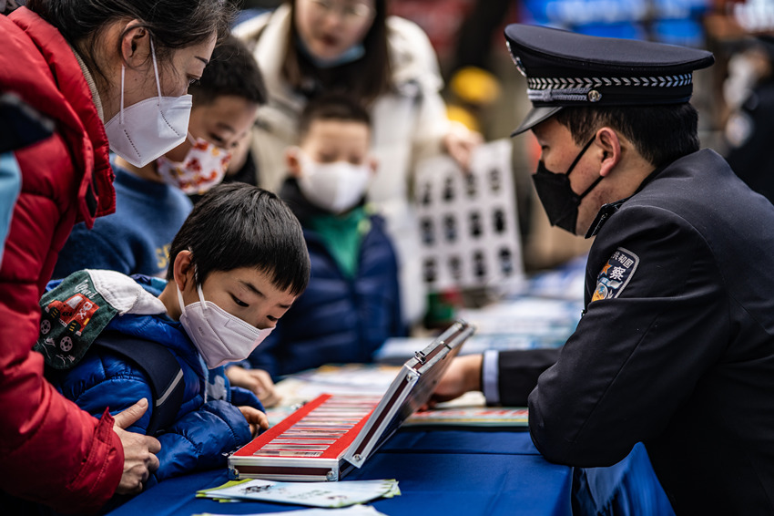 現場市民。成都市公安局金牛區分局供圖