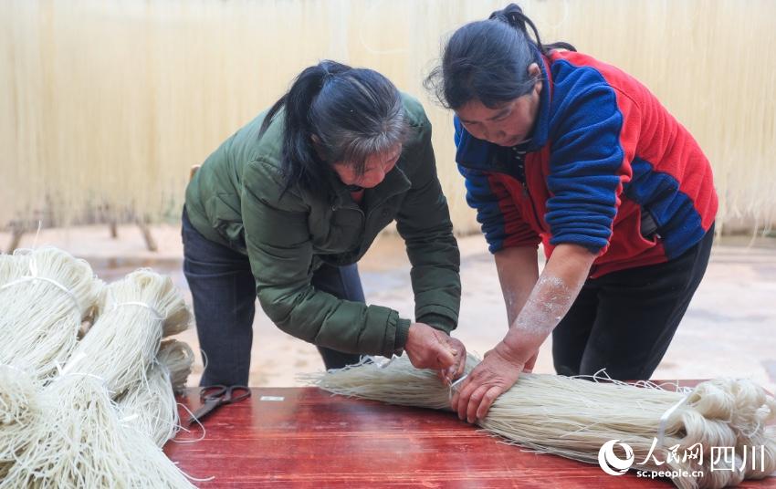 手工苕粉制作现场。刘学懿摄
