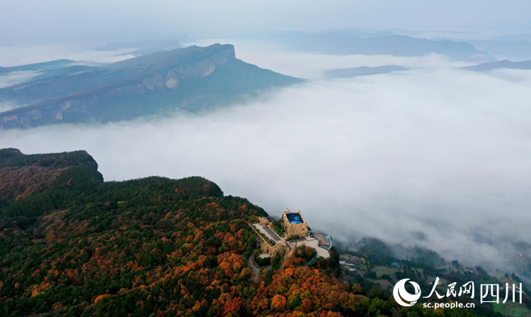 梁山寺云海。李自公摄