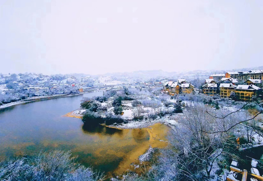 四川达州银装素裹美景如画。唐大芬摄 