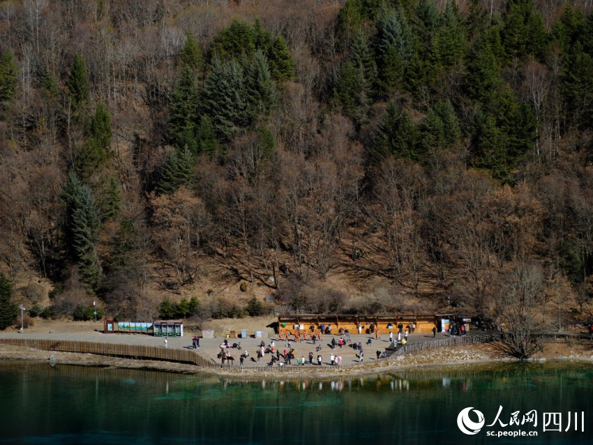 消防救援人员全年驻守在九寨沟景区。程雪力摄