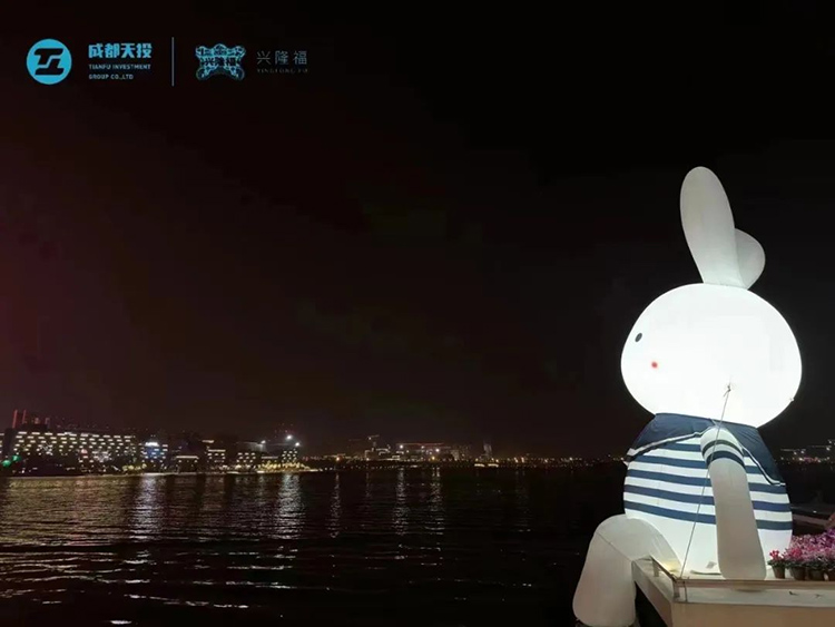夜晚中的大耳朵兔。天府新區融媒體中心供圖