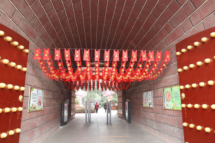 布置好的新春祝福语。广汉市融媒体中心供图