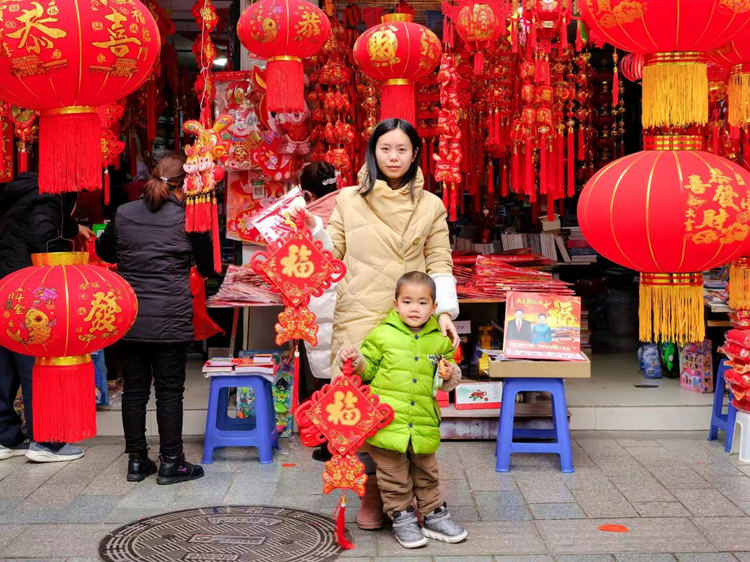 送上美好的祝福。广汉市融媒体中心供图