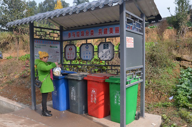 高山镇建成的垃圾分类亭。胡未供图