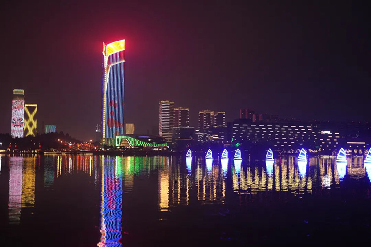 兴隆湖夜景。天府新区融媒体中心供图
