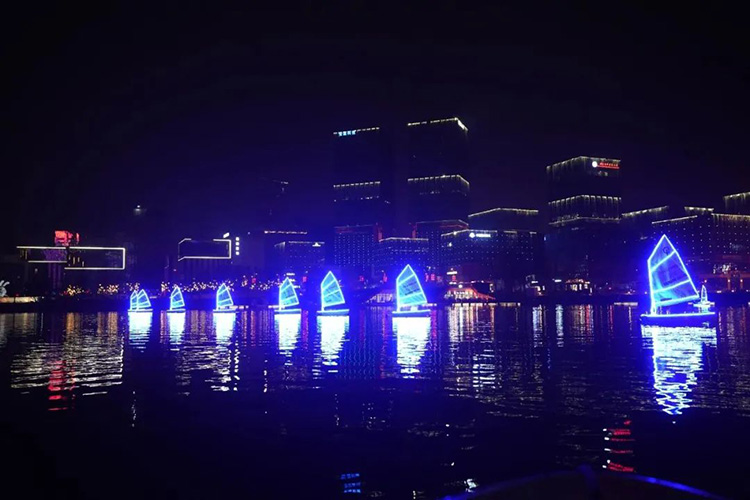 兴隆湖中的帆船。天府新区融媒体中心供图
