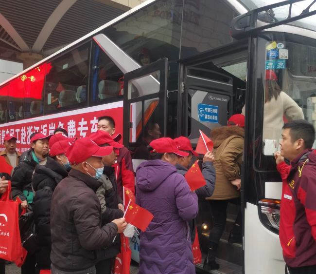 农民工乘车。张庆麟供图