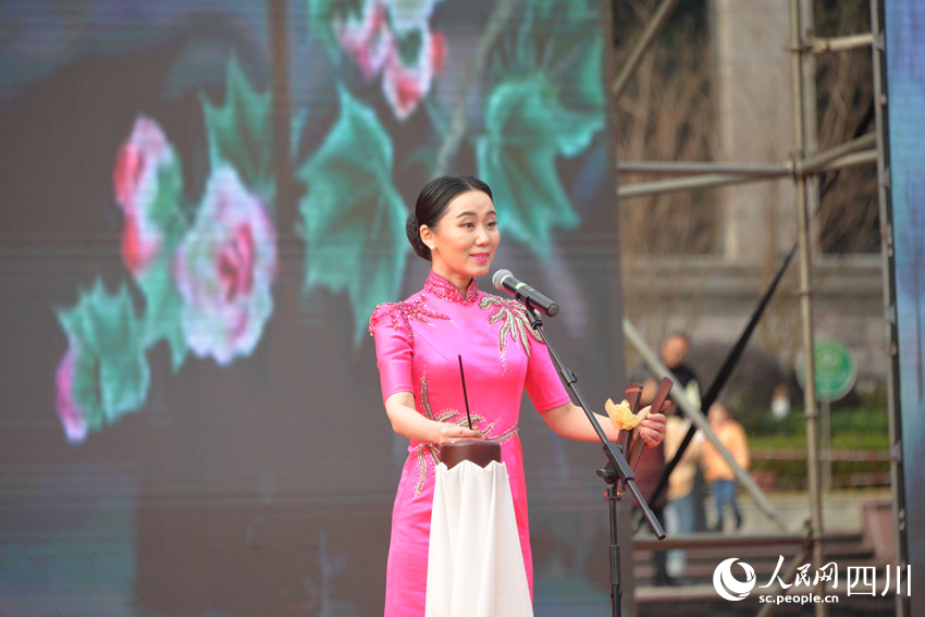 活动现场表演。人民网 王洪江摄