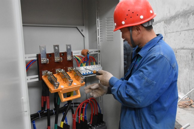 设备安装。蒋兵供图