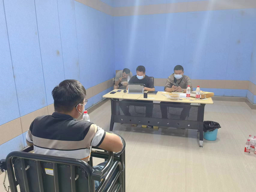 被抓获的犯罪嫌疑人。绵阳市公安局供图