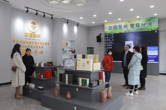 参观菲乐公司场区内（电商服务中心）。张庆麟供图