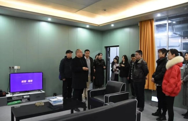 参观实训基地。徐振宇供图