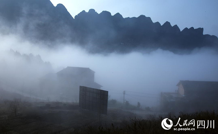 墨洒剑山。李自公摄