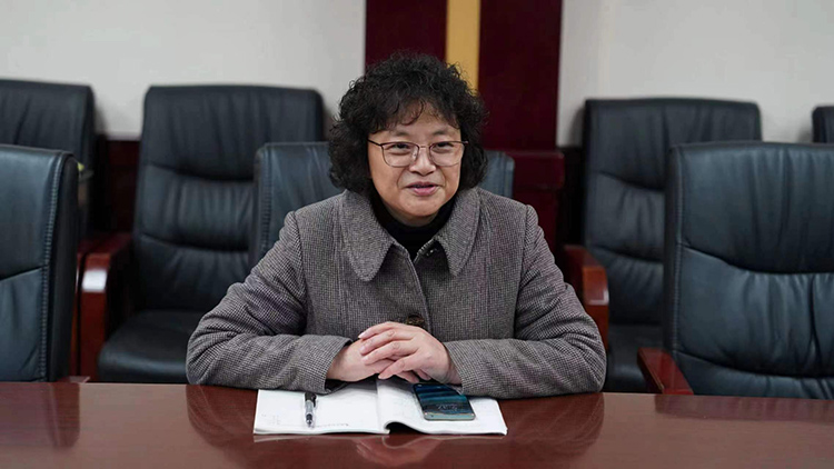 全国人大代表魏琴谈税务部门的贴心服务。宜宾市税务局供图