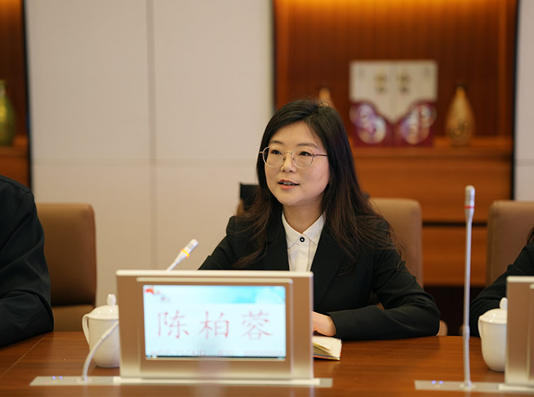 全国人大代表陈柏蓉谈税务‘首席联络员’主动靠前服务。四川省税务局供图