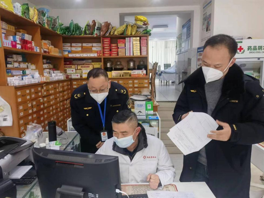检查诊所。成都高新区市场监管局供图