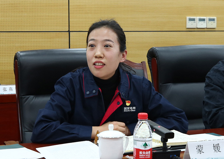 蒙媛介绍税务速度和服务温度。四川省税务局供图