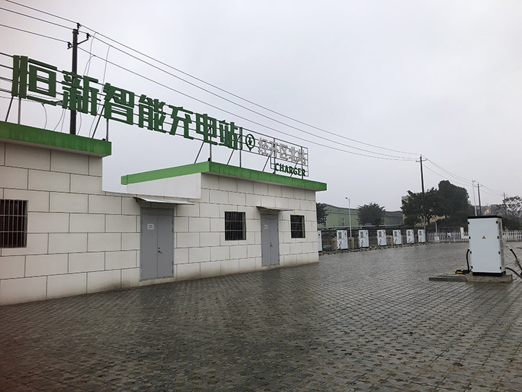 建好的智能充电站。什邡市融媒体中心供图
