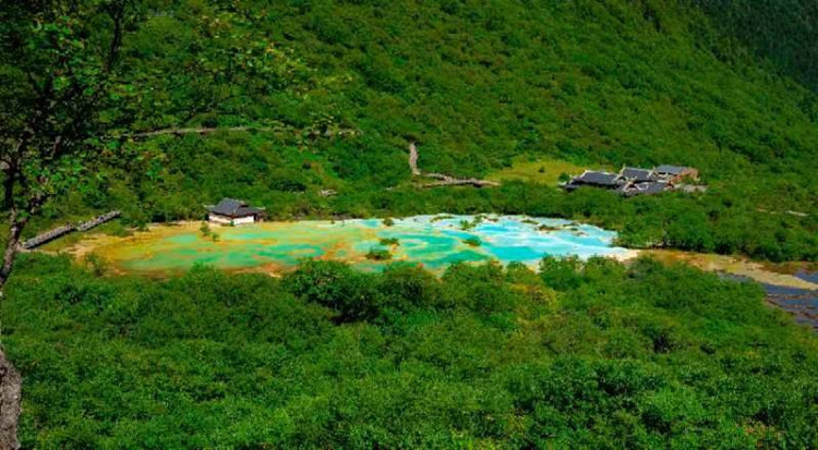 夏季五彩池。黄管局供图